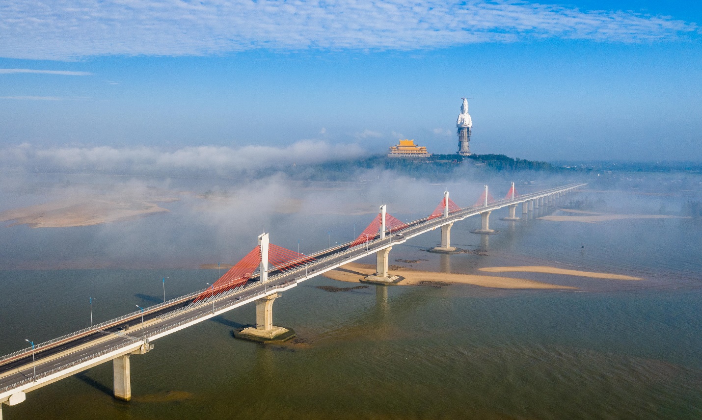 Quảng Ng&atilde;i: Từ thủ phủ c&ocirc;ng nghiệp miền Trung đến điểm s&aacute;ng hạ tầng đ&ocirc; thị v&agrave; dịch vụ - Ảnh 4.