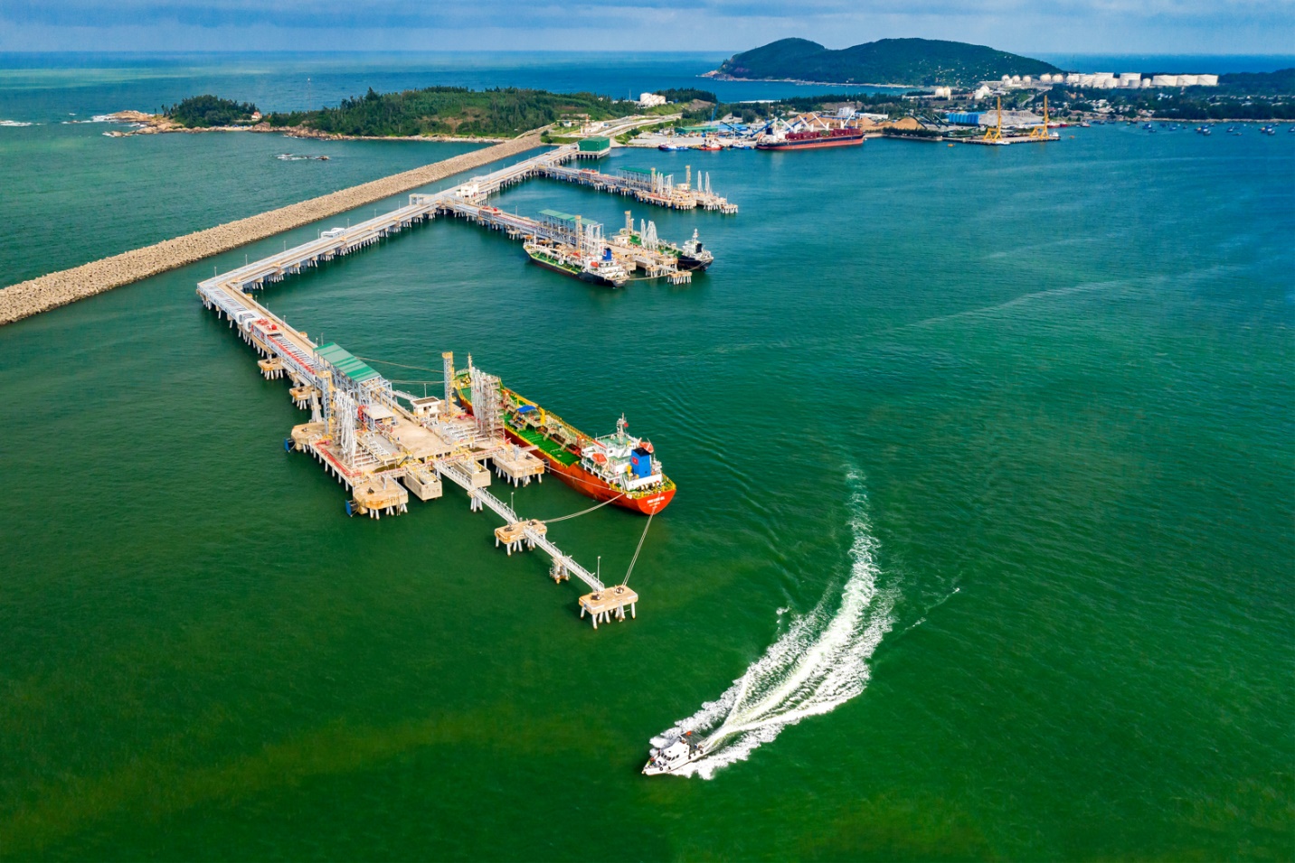 Quảng Ng&atilde;i: Từ thủ phủ c&ocirc;ng nghiệp miền Trung đến điểm s&aacute;ng hạ tầng đ&ocirc; thị v&agrave; dịch vụ - Ảnh 5.