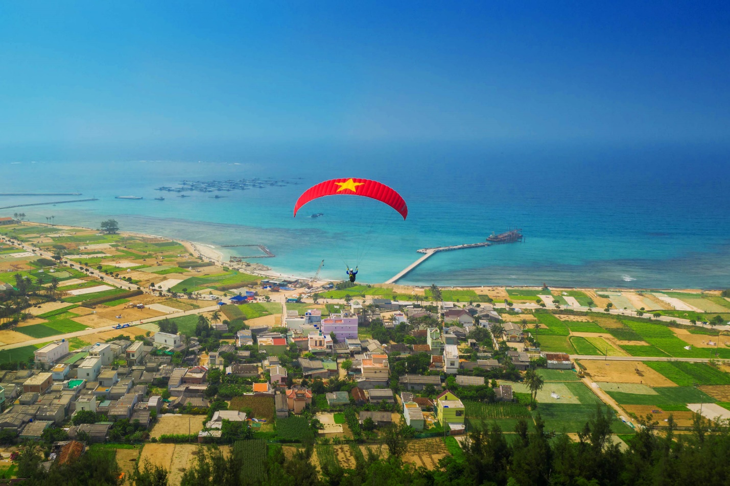 Quảng Ng&atilde;i: Từ thủ phủ c&ocirc;ng nghiệp miền Trung đến điểm s&aacute;ng hạ tầng đ&ocirc; thị v&agrave; dịch vụ - Ảnh 6.