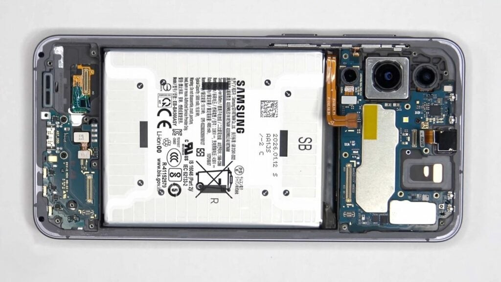 Galaxy A57 5G h&eacute; lộ thiết kế b&ecirc;n trong với chip Exynos 1680 v&agrave; hệ thống tản nhiệt lớn hơn - Ảnh 1.