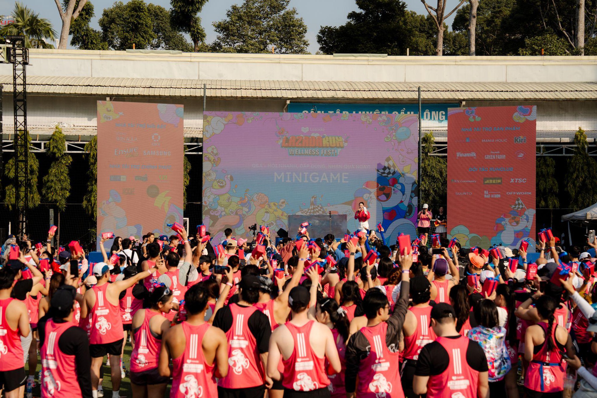 Lazada kỷ niệm sinh nhật lần thứ 14: X&aacute;c lập 2 kỷ lục Guinness thế giới, tung voucher to&agrave;n s&agrave;n l&ecirc;n đến 14 triệu đồng - Ảnh 1.