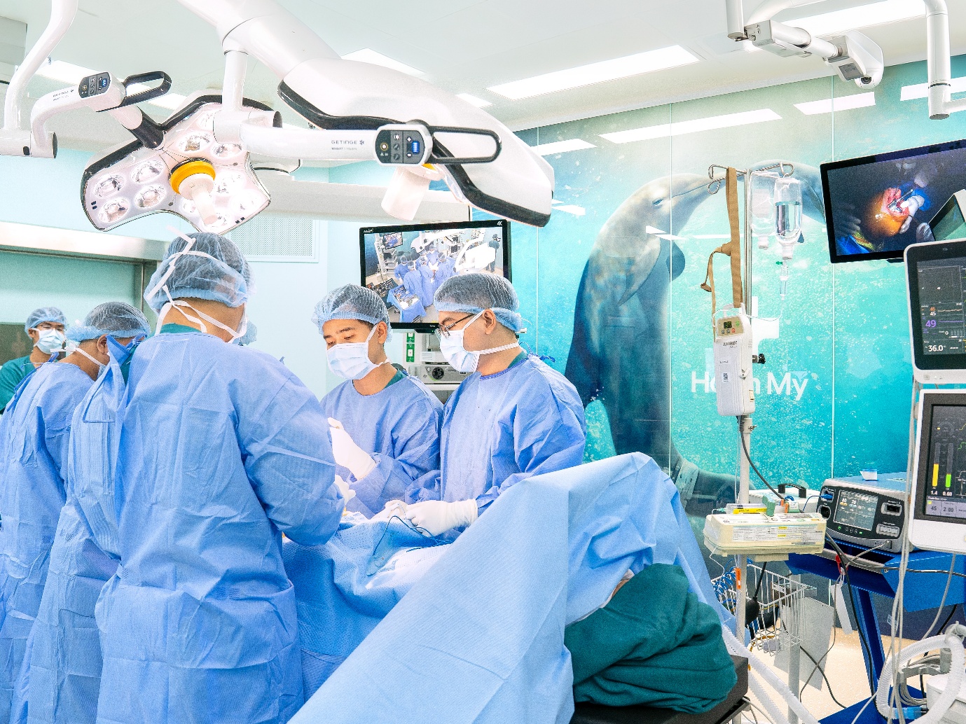 Tập đo&agrave;n y khoa Ho&agrave;n Mỹ ti&ecirc;n phong đầu tư ph&ograve;ng mổ th&ocirc;ng minh, n&acirc;ng chuẩn an to&agrave;n phẫu thuật - Ảnh 1.