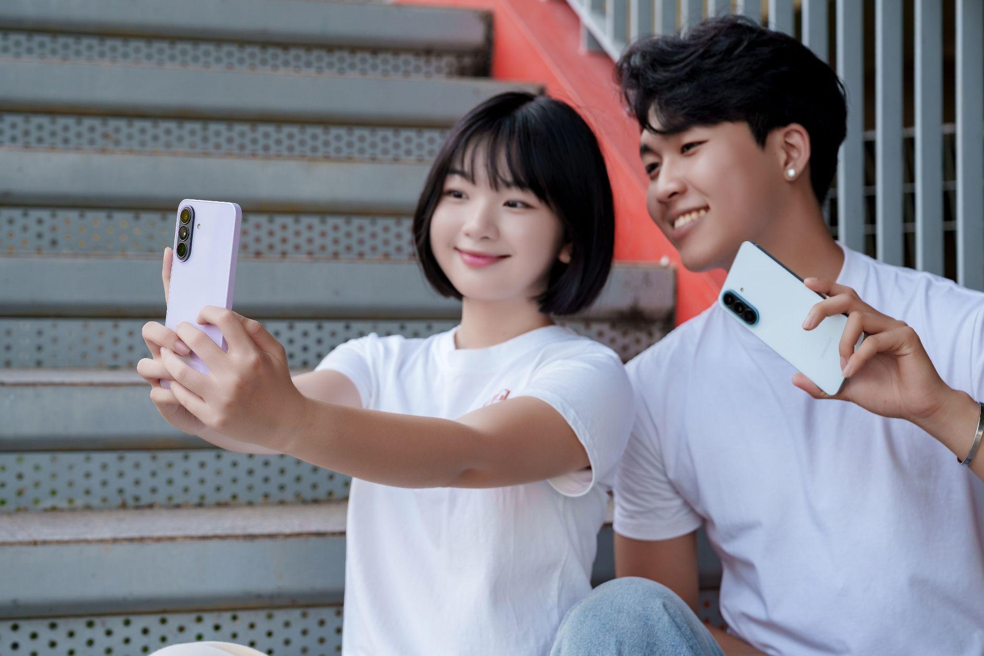 Nếu đời m&igrave;nh chưa rực rỡ th&igrave;&hellip; m&igrave;nh thử bắt vibe thời thượng, bắt vibe đ&ecirc;m, bắt vibe th&ocirc;ng th&aacute;i xem! - Ảnh 2.