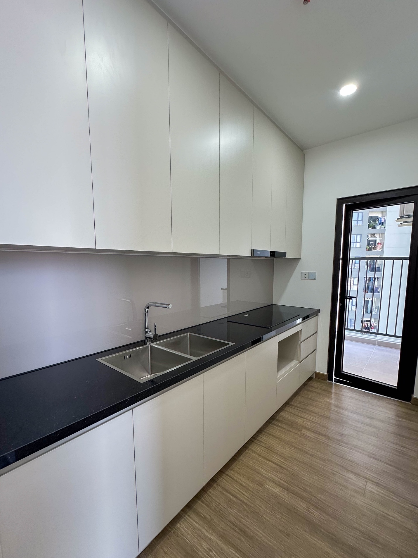 Kh&ocirc;ng gian s&ocirc;́ng khác bi&ecirc;̣t tại căn h&ocirc;̣ tr&acirc;̀n cao Hi-ceiling - Ảnh 2.