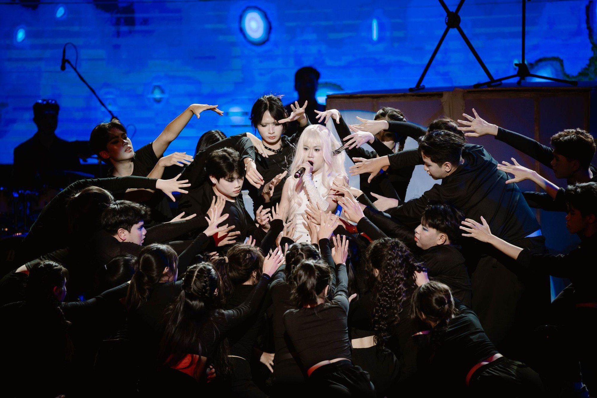 Qu&aacute;n qu&acirc;n cuộc thi Sing Out Loud 2026 gi&agrave;nh chiến thắng thuyết phục với m&agrave;n tr&igrave;nh diễn đa nhạc cụ ấn tượng- Ảnh 3.