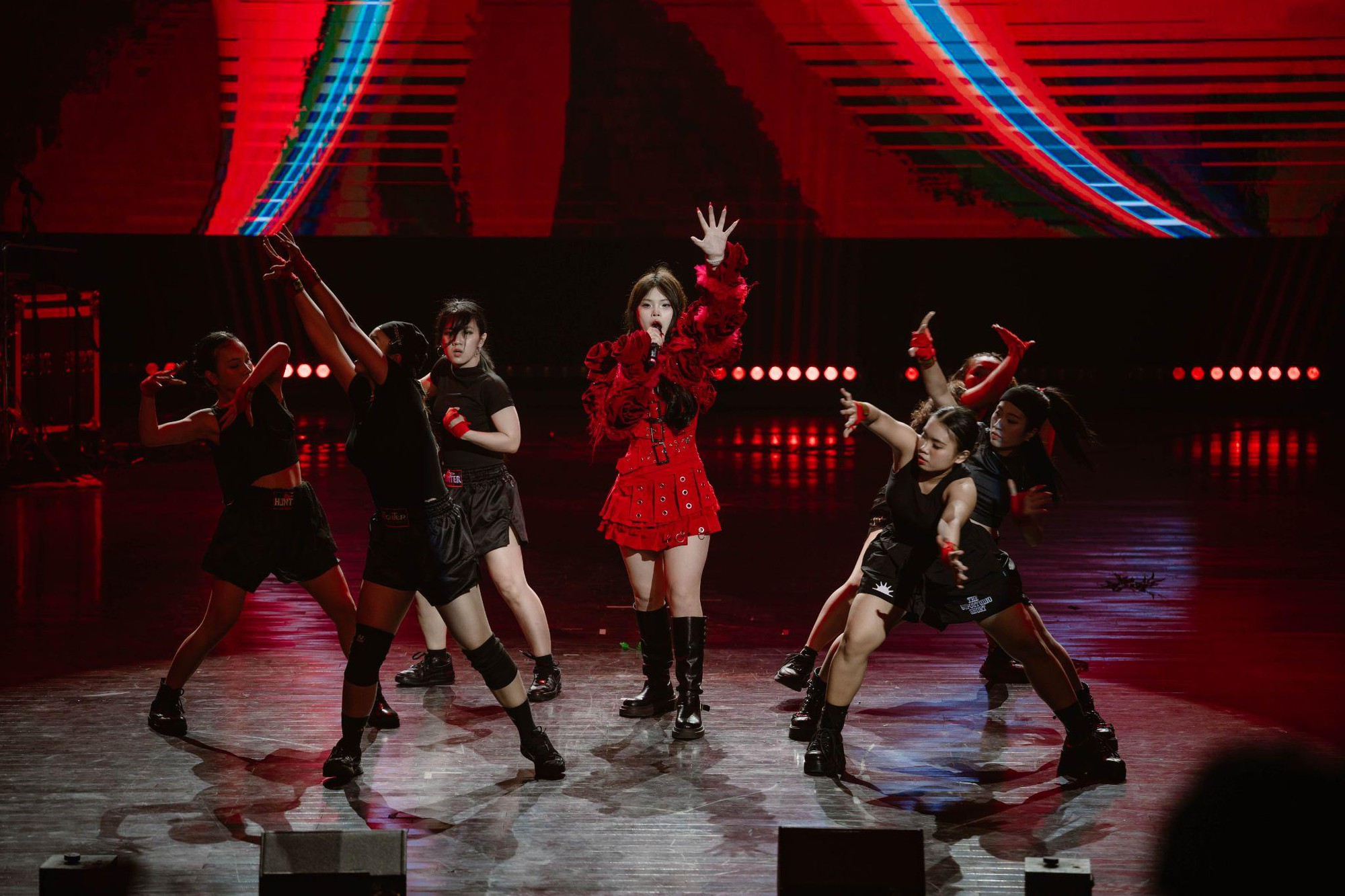 Qu&aacute;n qu&acirc;n cuộc thi Sing Out Loud 2026 gi&agrave;nh chiến thắng thuyết phục với m&agrave;n tr&igrave;nh diễn đa nhạc cụ ấn tượng- Ảnh 4.