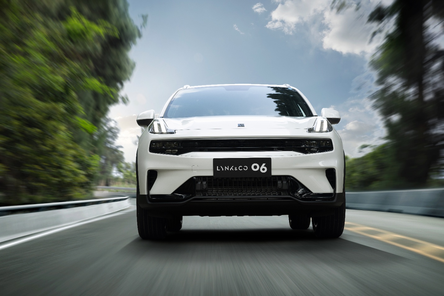 Lynk & Co 06 v&agrave; c&aacute;ch tiếp cận kh&aacute;c biệt trong ph&acirc;n kh&uacute;c SUV cỡ B tại Việt Nam - Ảnh 1.