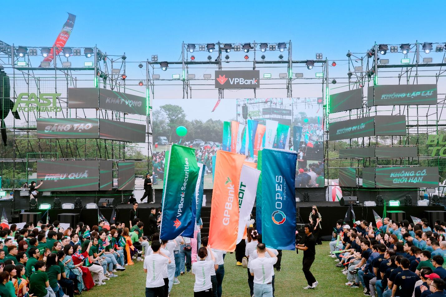 Văn h&oacute;a doanh nghiệp l&agrave; động lực ph&iacute;a sau h&agrave;nh tr&igrave;nh bứt ph&aacute; của VPBank- Ảnh 1.