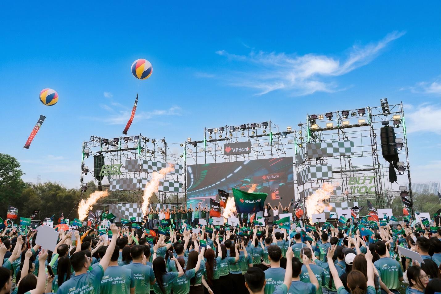 Văn h&oacute;a doanh nghiệp l&agrave; động lực ph&iacute;a sau h&agrave;nh tr&igrave;nh bứt ph&aacute; của VPBank- Ảnh 4.