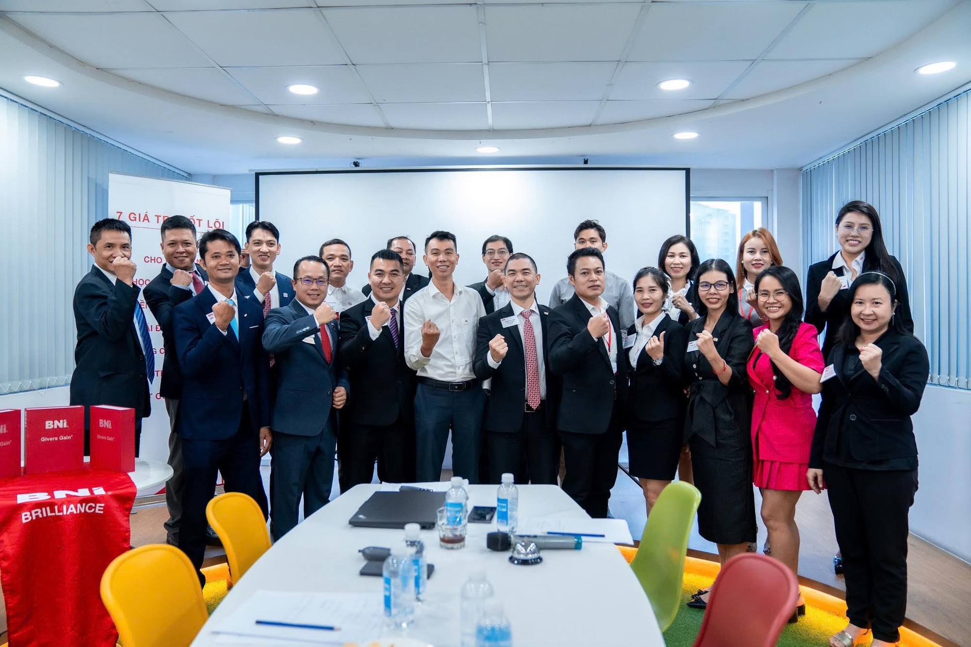 Doanh nh&acirc;n Trần Văn B&igrave;nh v&agrave; triết l&yacute; &ldquo;kinh doanh tử tế&rdquo; trong ng&agrave;nh dược Việt- Ảnh 4.