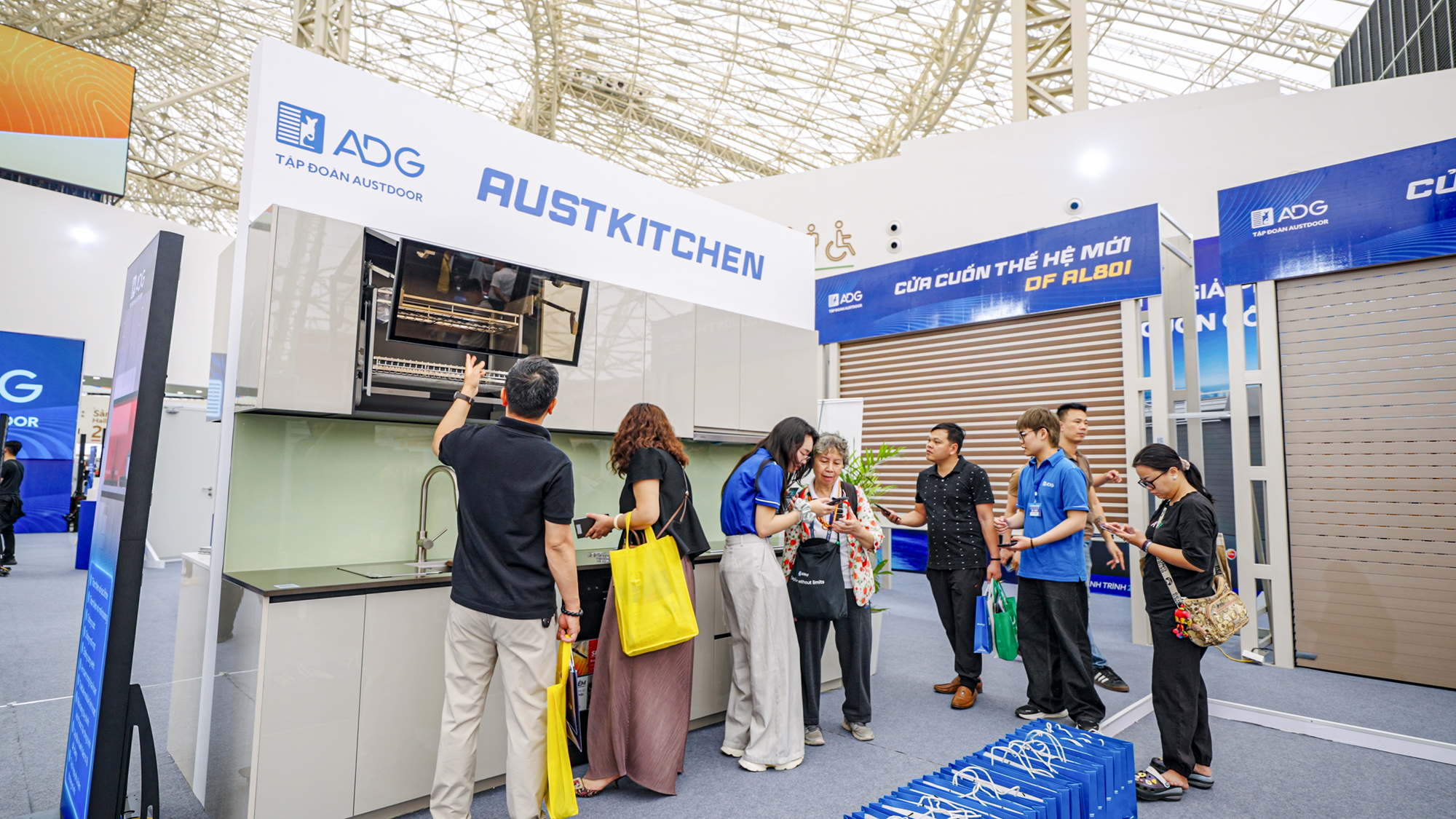 Tập đo&agrave;n Austdoor g&acirc;y ấn tượng với gian h&agrave;ng 600m2 tại Vietbuild 2026- Ảnh 4.