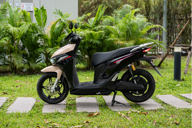 Người d&ugrave;ng trải nghiệm VinFast Viper: Đi phố linh hoạt, đổi pin nhanh hơn đổ xăng, chi ph&iacute; sử dụng thấp- Ảnh 2.