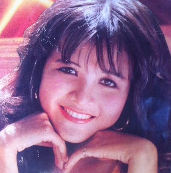 Nữ ca sĩ b&iacute; ẩn k&eacute;o Long Nhật ra một g&oacute;c tặng 5 ph&acirc;n v&agrave;ng - Ảnh 3.