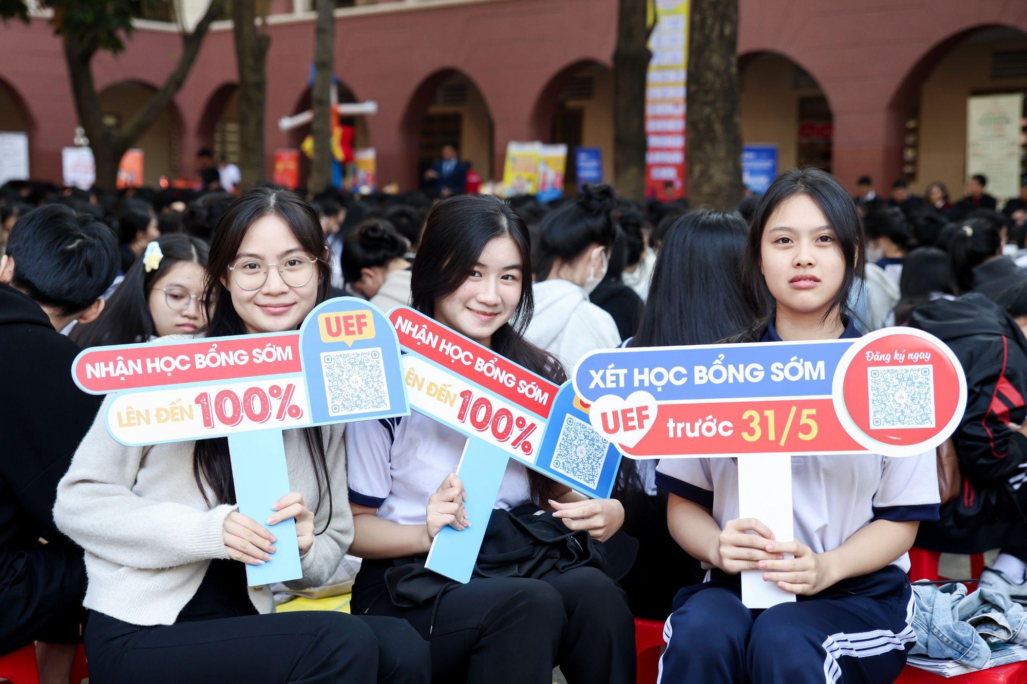 Điểm danh c&aacute;c ng&agrave;nh học thu h&uacute;t 2k8 x&eacute;t học bổng sớm v&agrave;o UEF- Ảnh 5.