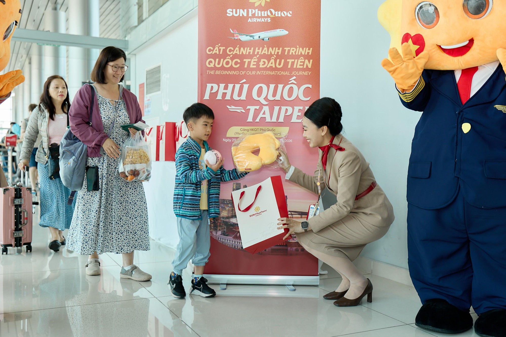 Kh&aacute;ch Đ&agrave;i review chuyến bay quốc tế đầu ti&ecirc;n của Sun PhuQuoc Airways - Ảnh 3.