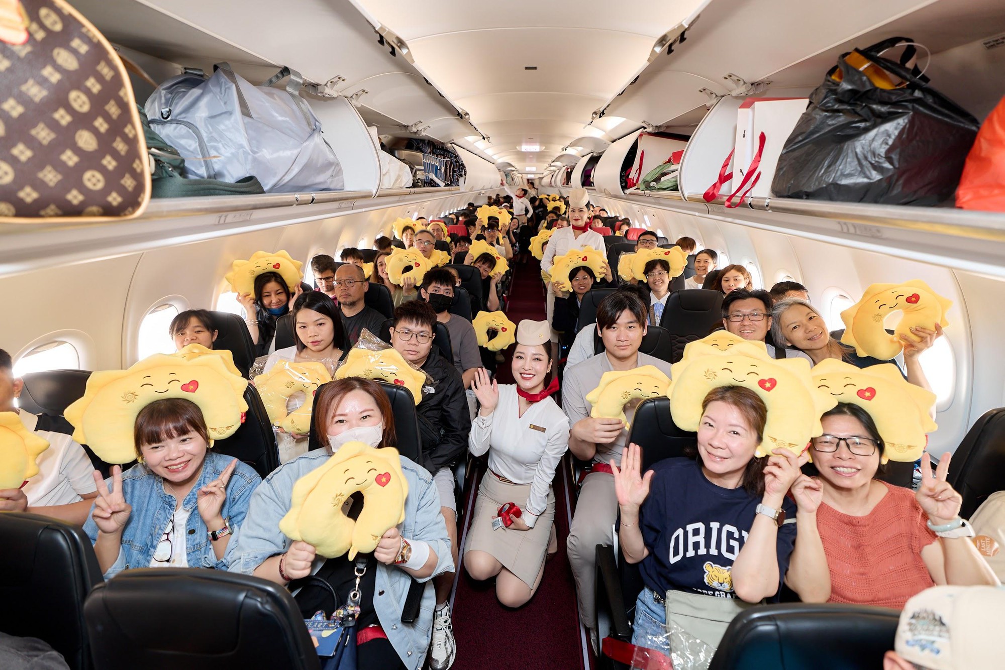 Kh&aacute;ch Đ&agrave;i review chuyến bay quốc tế đầu ti&ecirc;n của Sun PhuQuoc Airways - Ảnh 4.