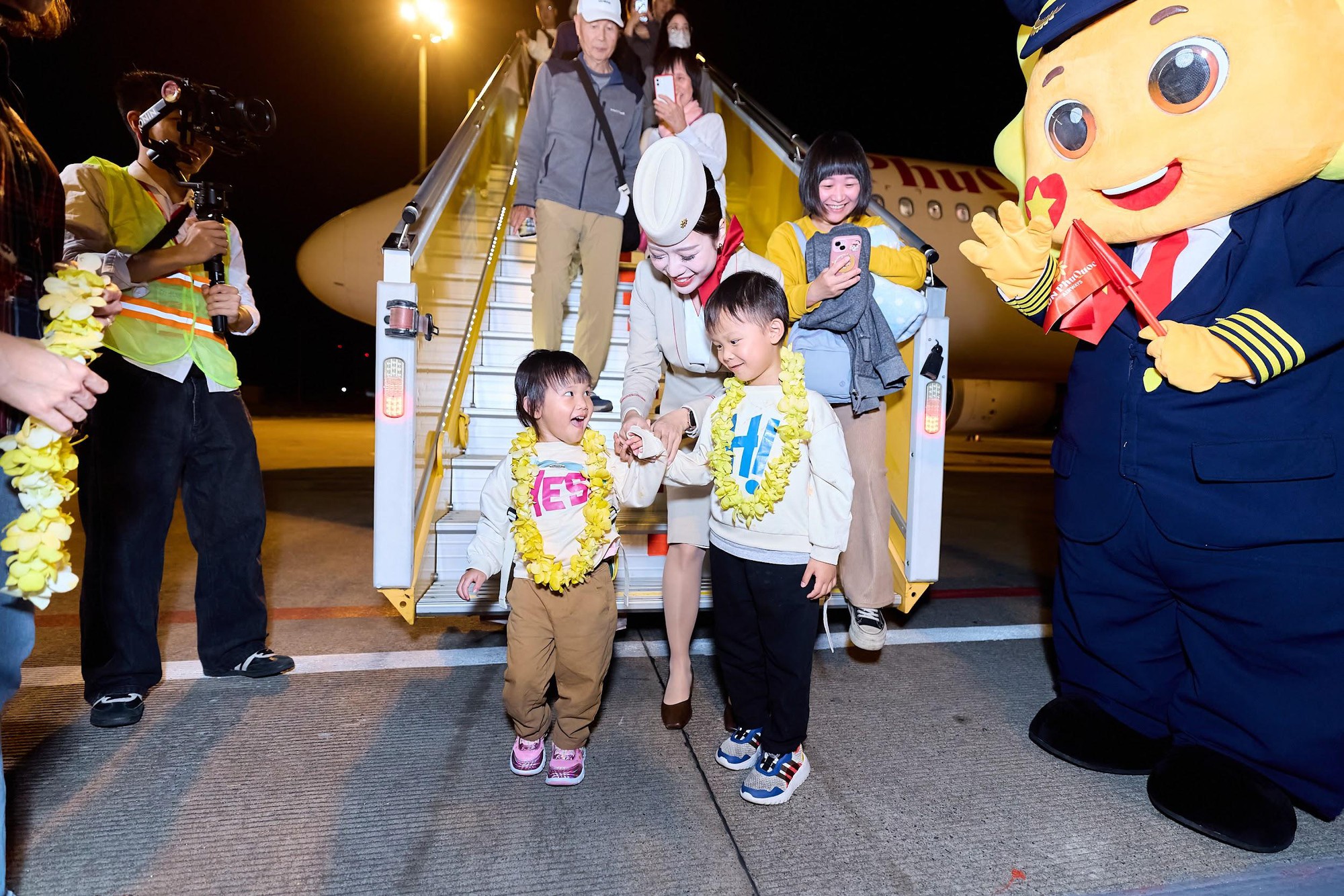 Kh&aacute;ch Đ&agrave;i review chuyến bay quốc tế đầu ti&ecirc;n của Sun PhuQuoc Airways - Ảnh 8.