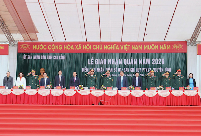 Đại tướng Phan Văn Giang gửi trọn niềm tin tới tuổi trẻ Cao Bằng trong ng&agrave;y nhập ngũ - Ảnh 1.