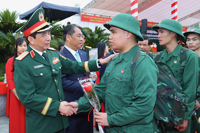 Đại tướng Phan Văn Giang gửi trọn niềm tin tới tuổi trẻ Cao Bằng trong ng&agrave;y nhập ngũ - Ảnh 5.