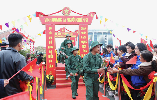 Đại tướng Phan Văn Giang gửi trọn niềm tin tới tuổi trẻ Cao Bằng trong ng&agrave;y nhập ngũ - Ảnh 7.