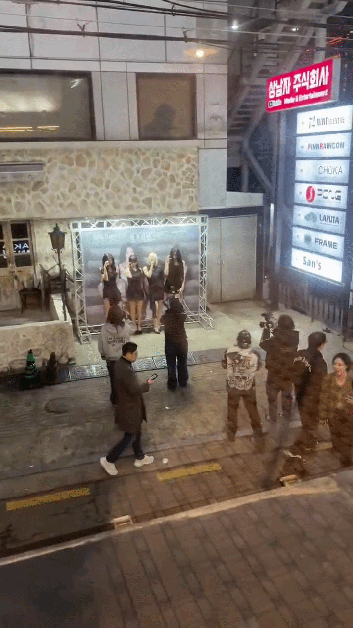 Cảnh buồn của đối thủ BLACKPINK một thời: Họp b&aacute;o ra nhạc l&aacute;c đ&aacute;c v&agrave;i người, album b&aacute;n kh&ocirc;ng nổi 500 bản - Ảnh 2.