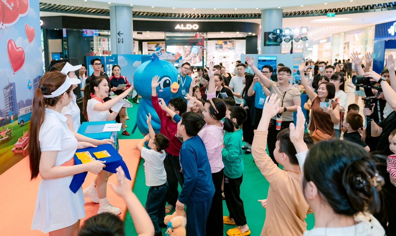 ABBank sắp tung qu&agrave; &ldquo;si&ecirc;u khủng&rdquo;: V&agrave;ng, tiền tới tay, bạn chỉ cần l&agrave;m đ&uacute;ng điều n&agrave;y! - Ảnh 1.