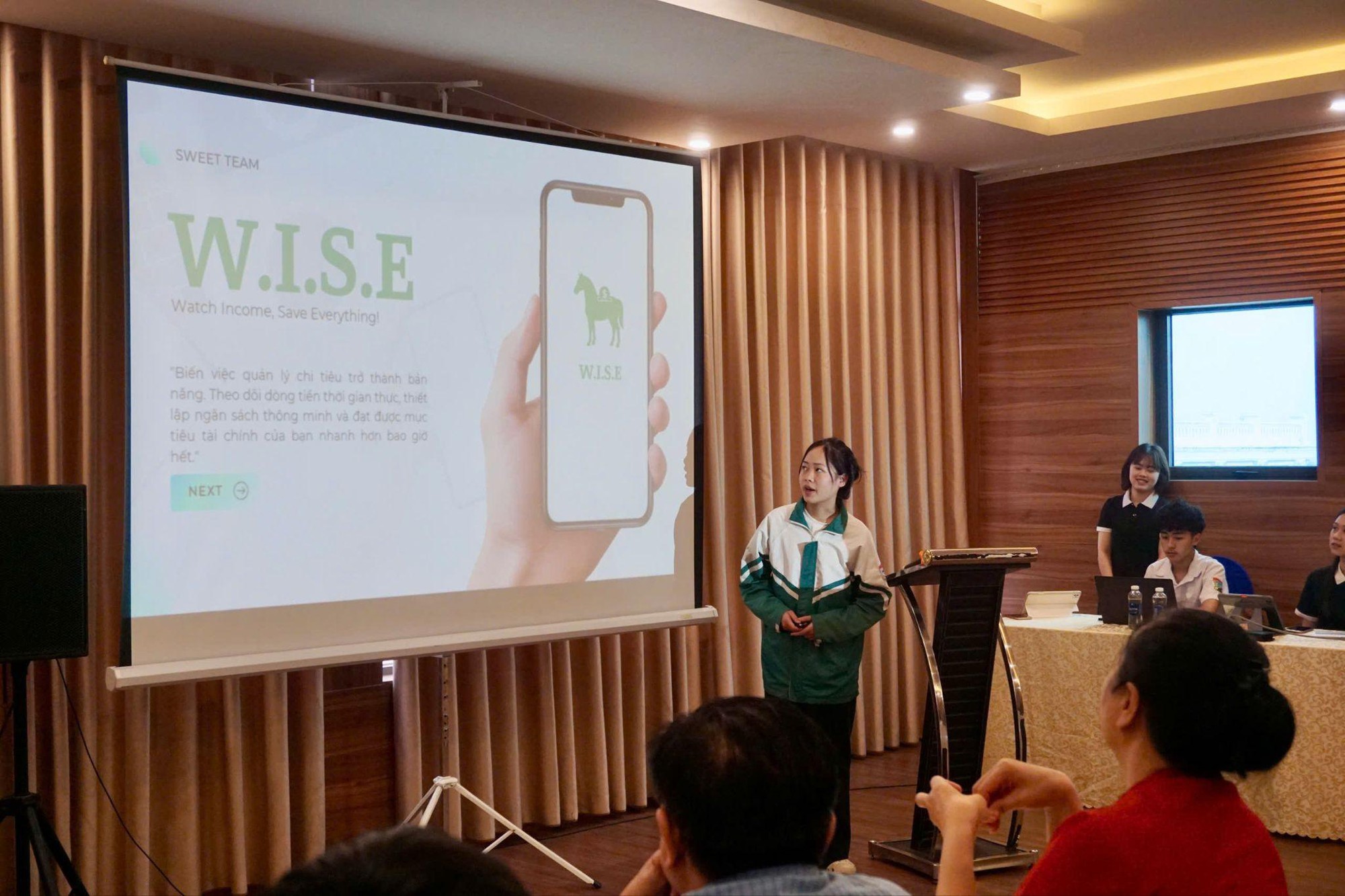 Học sinh THPT Th&aacute;i Nguy&ecirc;n tr&igrave;nh l&agrave;ng sản phẩm c&ocirc;ng nghệ sau 6 th&aacute;ng đ&agrave;o tạo - Ảnh 3.