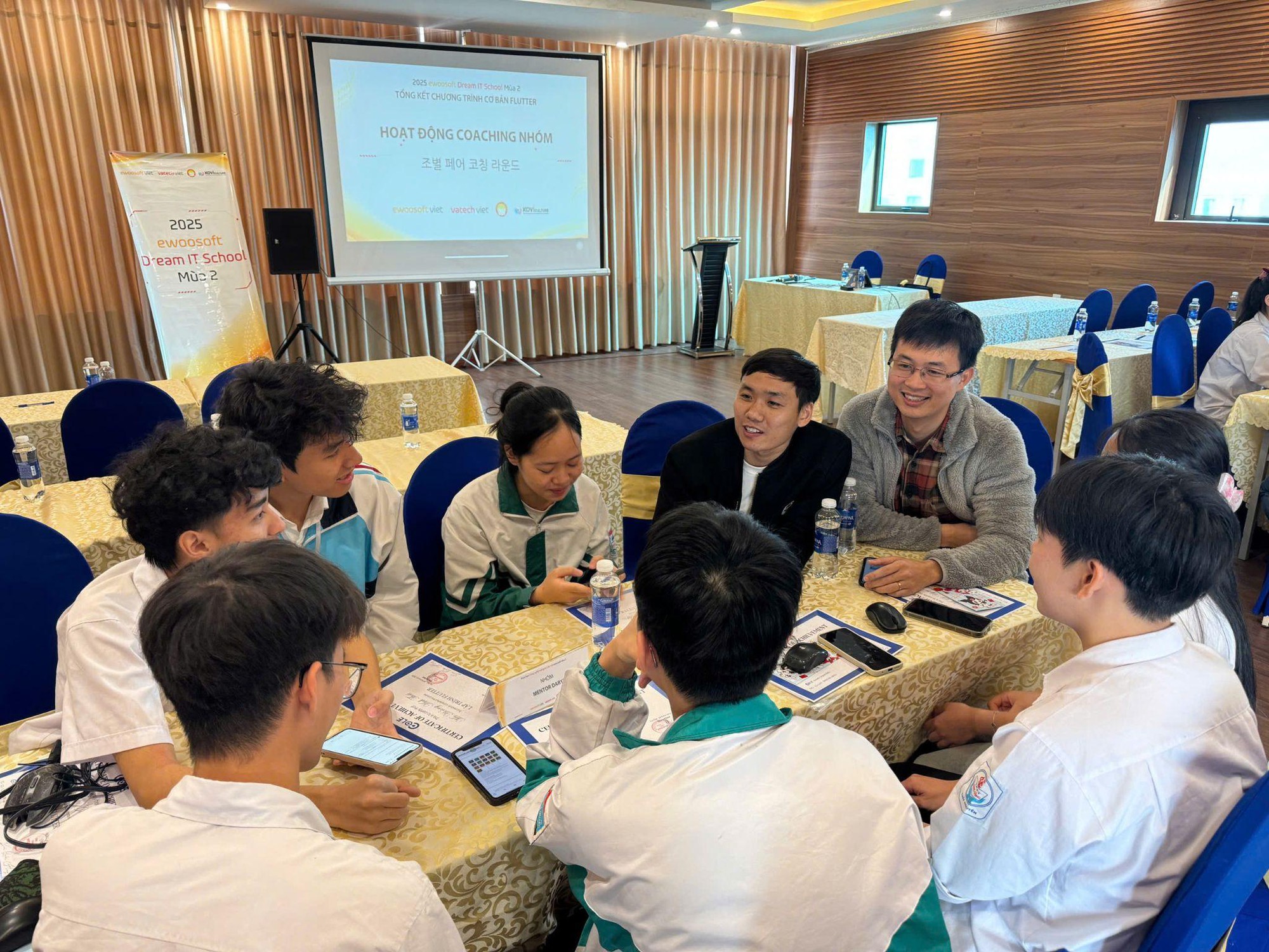 Học sinh THPT Th&aacute;i Nguy&ecirc;n tr&igrave;nh l&agrave;ng sản phẩm c&ocirc;ng nghệ sau 6 th&aacute;ng đ&agrave;o tạo - Ảnh 4.