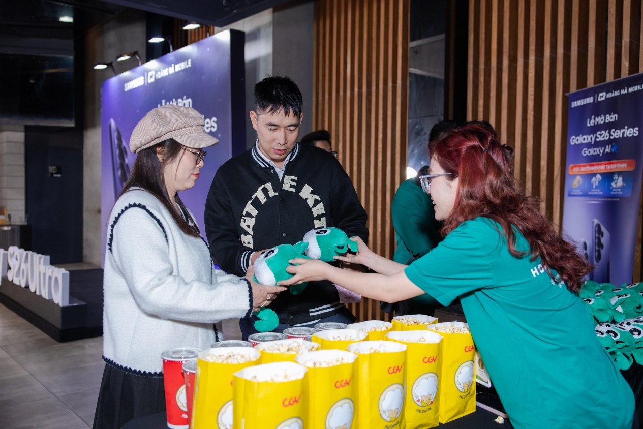 1h s&aacute;ng nhận Galaxy S26 tại rạp chiếu phim: Ho&agrave;ng H&agrave; Mobile biến đ&ecirc;m mở b&aacute;n th&agrave;nh &ldquo;date night&rdquo; đ&uacute;ng nghĩa- Ảnh 2.