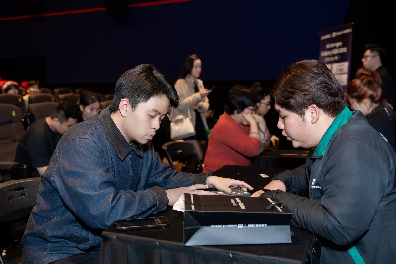 1h s&aacute;ng nhận Galaxy S26 tại rạp chiếu phim: Ho&agrave;ng H&agrave; Mobile biến đ&ecirc;m mở b&aacute;n th&agrave;nh &ldquo;date night&rdquo; đ&uacute;ng nghĩa- Ảnh 5.