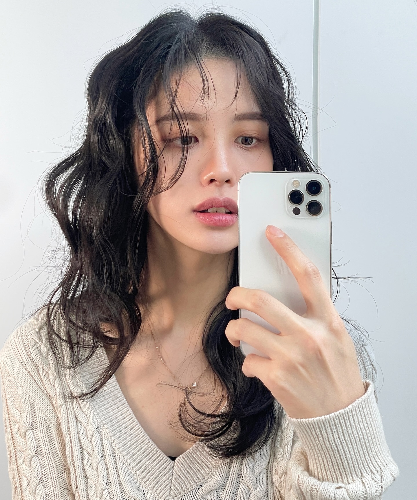 Để t&oacute;c d&agrave;i m&atilde;i cũng ch&aacute;n, chị em n&ecirc;n đổi sang t&oacute;c ngang vai v&igrave; c&oacute; 4 kiểu trẻ xinh v&agrave; n&acirc;ng tầm nhan sắc- Ảnh 9.