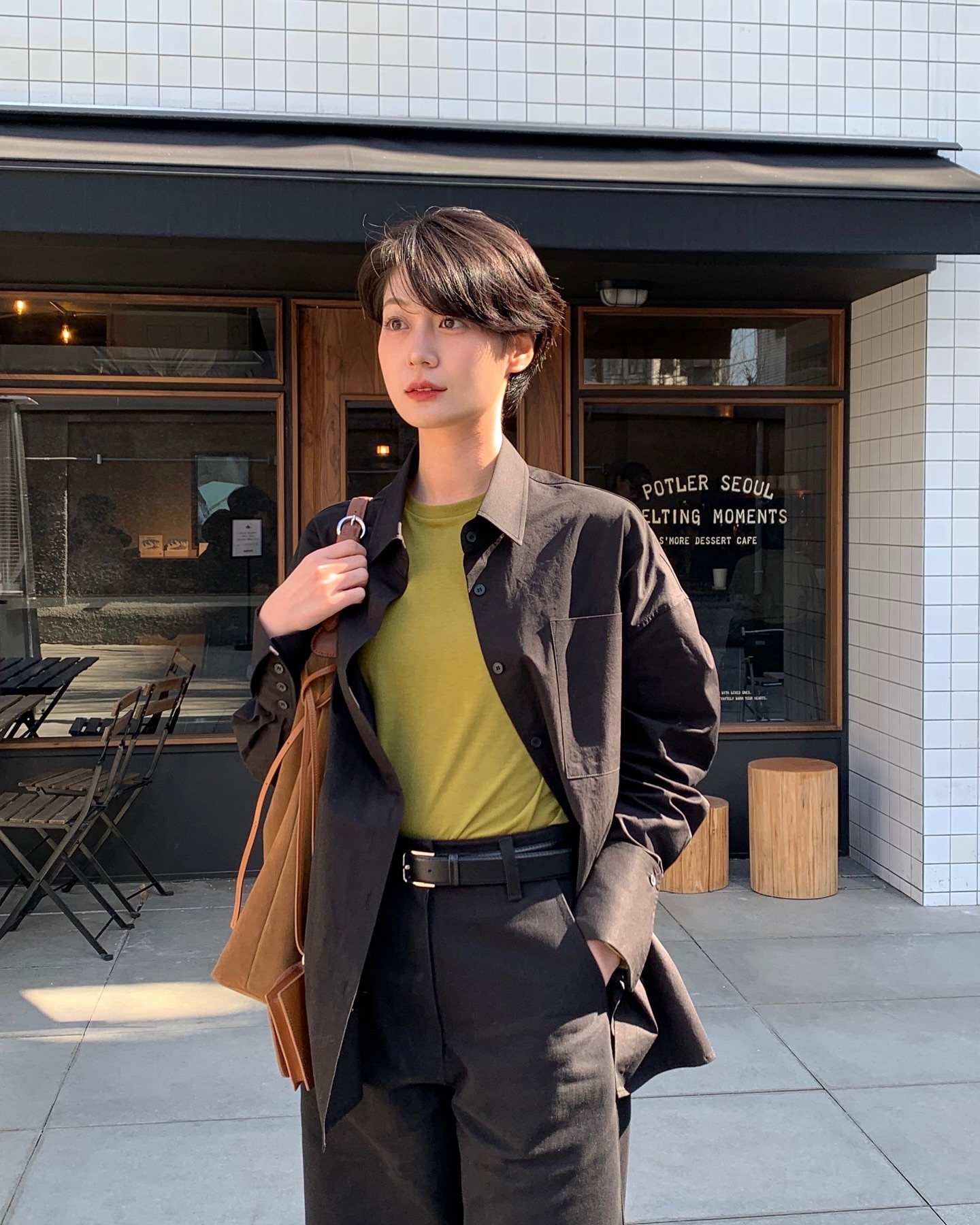 Quần đen đơn giản tới đ&acirc;u cũng trở n&ecirc;n sang chảnh nhờ 5 c&aacute;ch mặc- Ảnh 7.