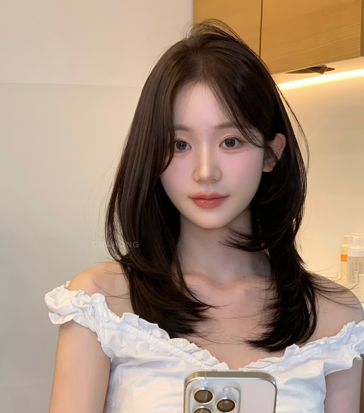 Để t&oacute;c d&agrave;i m&atilde;i cũng ch&aacute;n, chị em n&ecirc;n đổi sang t&oacute;c ngang vai v&igrave; c&oacute; 4 kiểu trẻ xinh v&agrave; n&acirc;ng tầm nhan sắc- Ảnh 5.