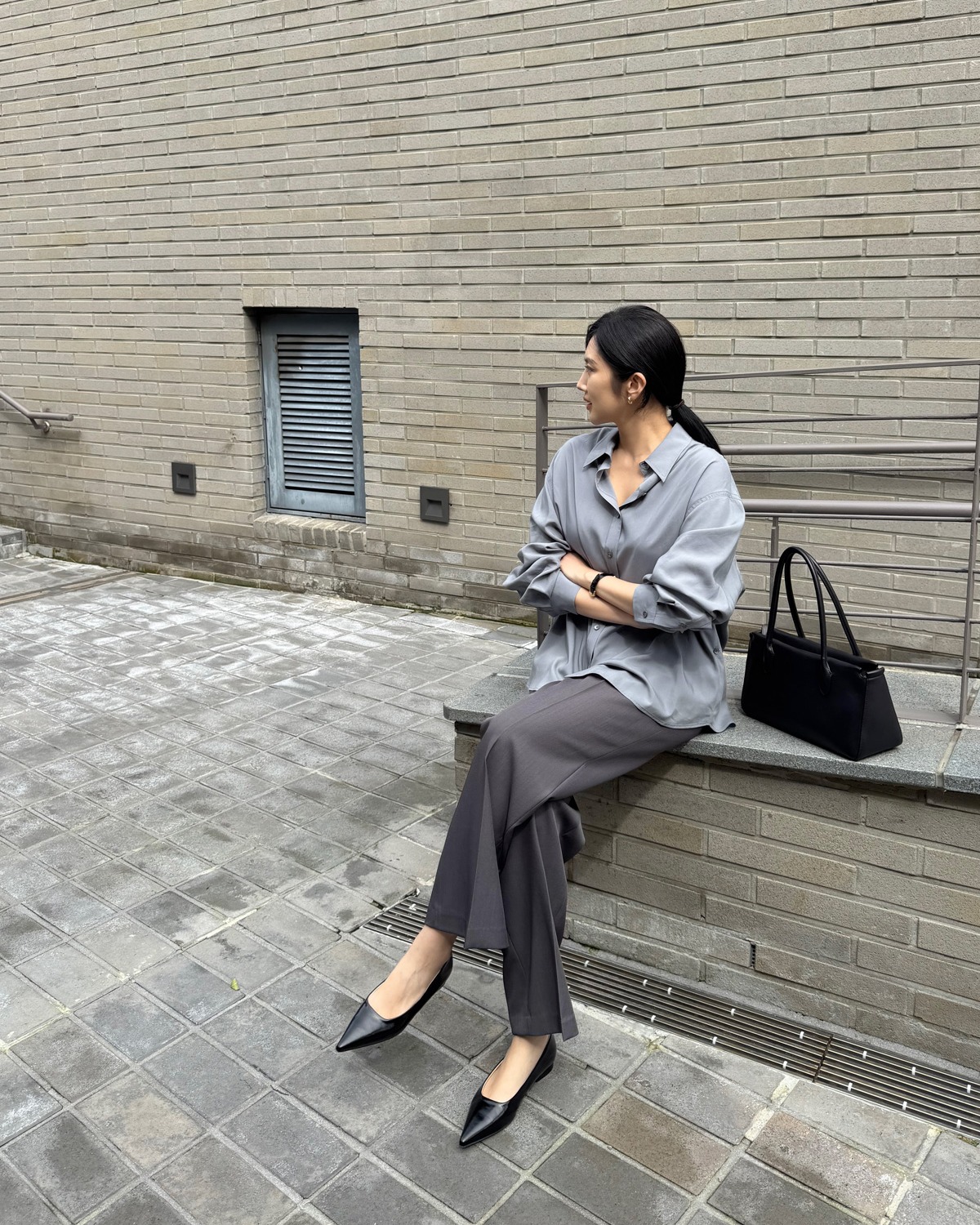 Chị em chỉ cần đ&uacute;ng 4 kiểu quần c&ocirc;ng sở cho m&ugrave;a h&egrave; 2026 l&agrave; trở th&agrave;nh người s&agrave;nh điệu, bắt kịp xu hướng- Ảnh 1.