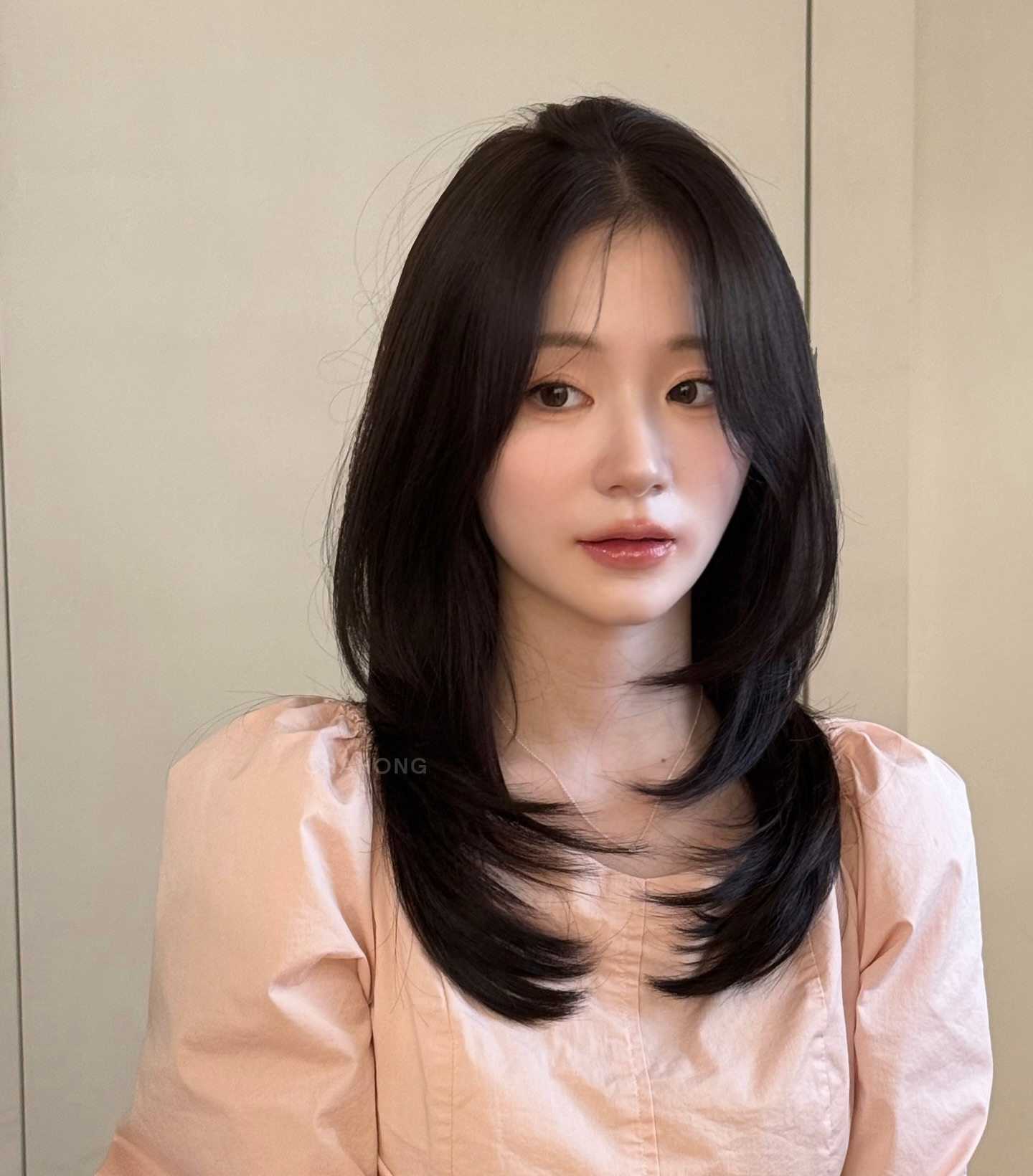 Để t&oacute;c d&agrave;i m&atilde;i cũng ch&aacute;n, chị em n&ecirc;n đổi sang t&oacute;c ngang vai v&igrave; c&oacute; 4 kiểu trẻ xinh v&agrave; n&acirc;ng tầm nhan sắc- Ảnh 4.