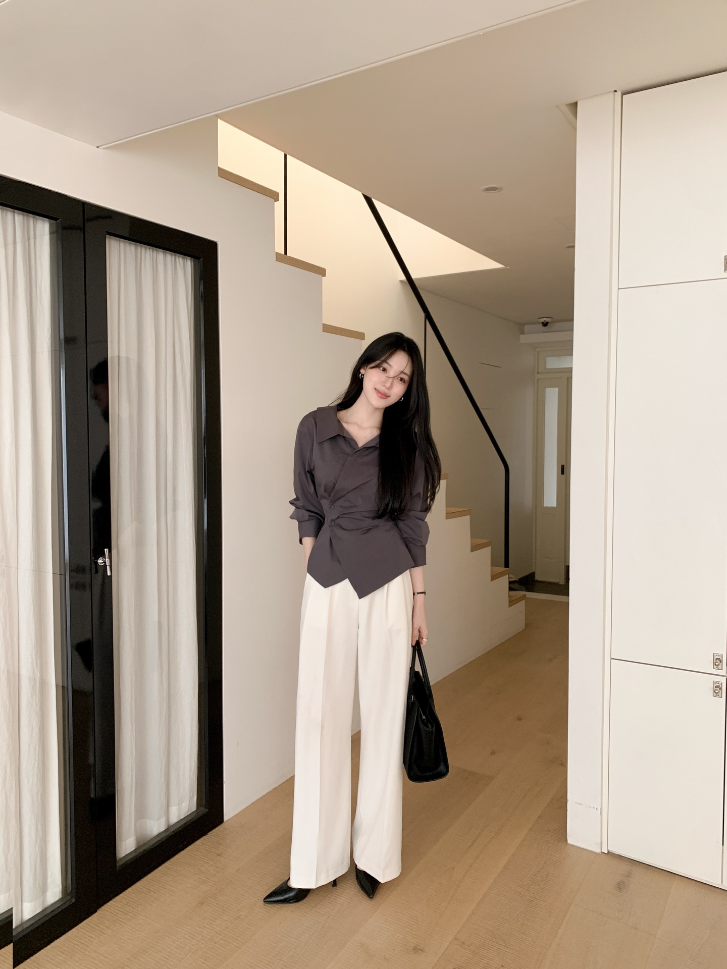 Chị em chỉ cần đ&uacute;ng 4 kiểu quần c&ocirc;ng sở cho m&ugrave;a h&egrave; 2026 l&agrave; trở th&agrave;nh người s&agrave;nh điệu, bắt kịp xu hướng- Ảnh 8.