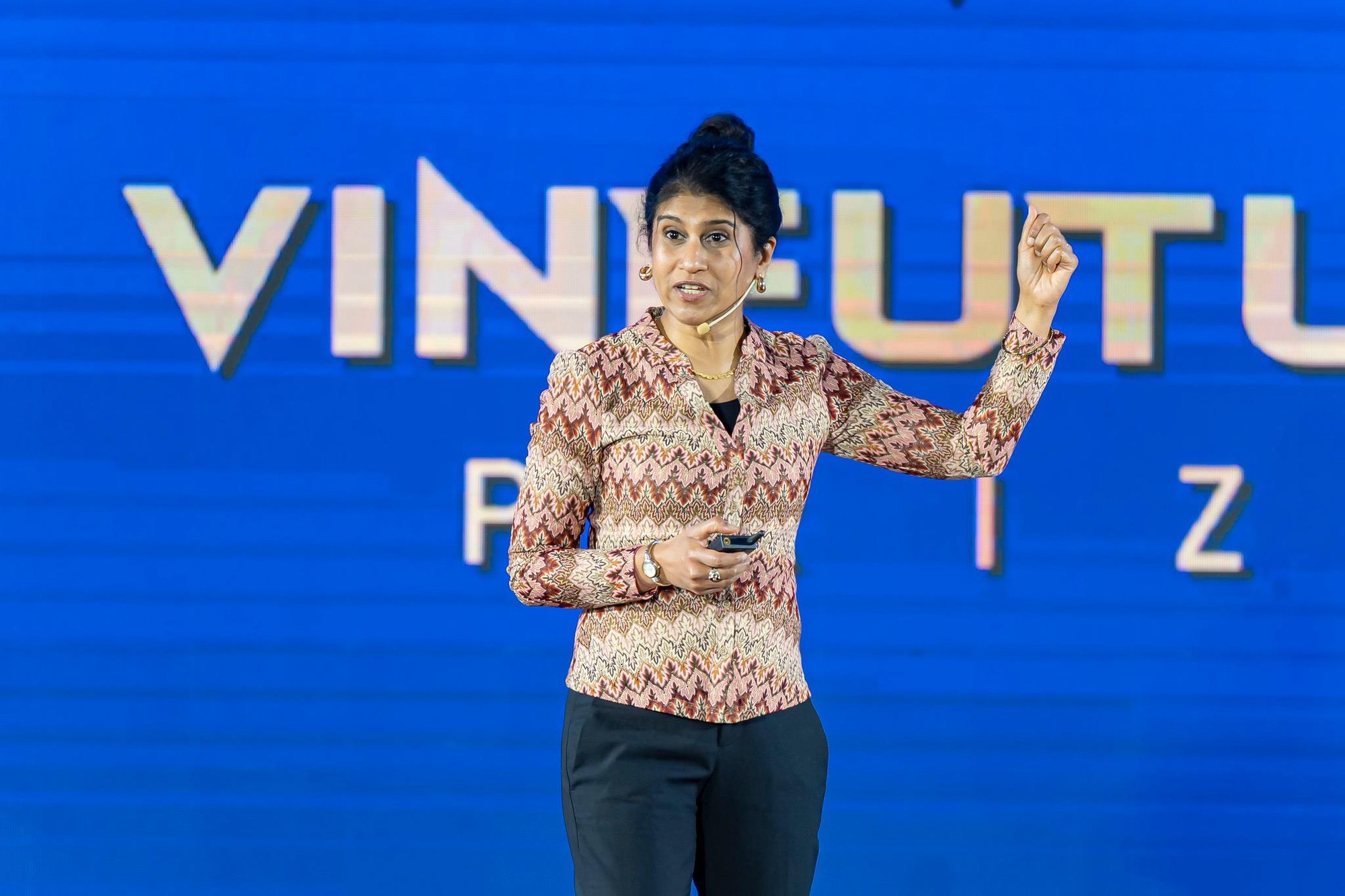 Nh&agrave; khoa học Mỹ: &ldquo;VinFuture đưa đ&oacute;ng g&oacute;p của phụ nữ l&agrave;m khoa học ra &aacute;nh s&aacute;ng to&agrave;n cầu&rdquo; - Ảnh 2.