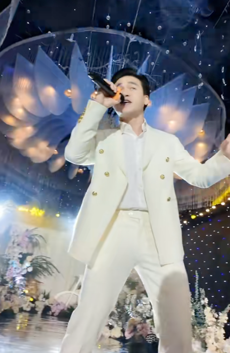 Đ&aacute;m cưới g&acirc;y ch&uacute; &yacute; tại Hải Hậu: Rạp cưới rộng 1.000m2, d&agrave;n xe moto tiền tỷ rước d&acirc;u- Ảnh 11.