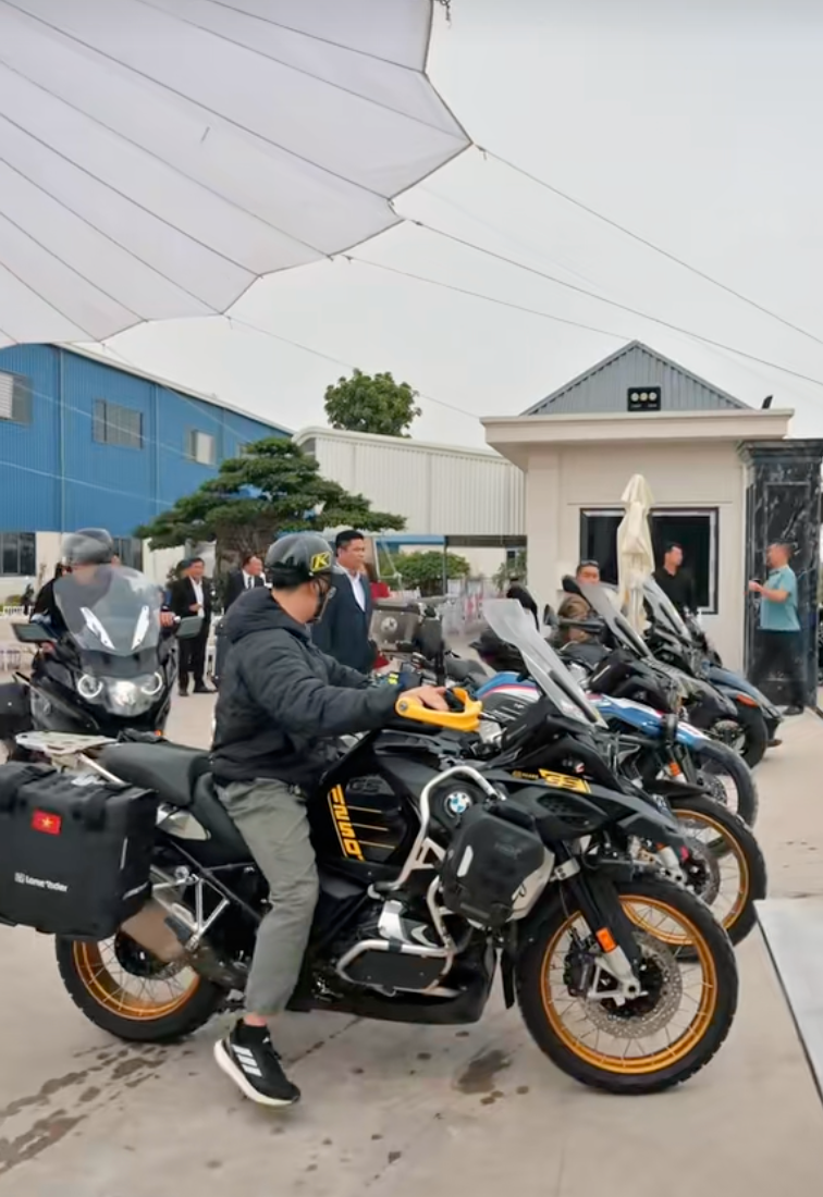 Đ&aacute;m cưới g&acirc;y ch&uacute; &yacute; tại Hải Hậu: Rạp cưới rộng 1.000m2, d&agrave;n xe moto tiền tỷ rước d&acirc;u- Ảnh 12.