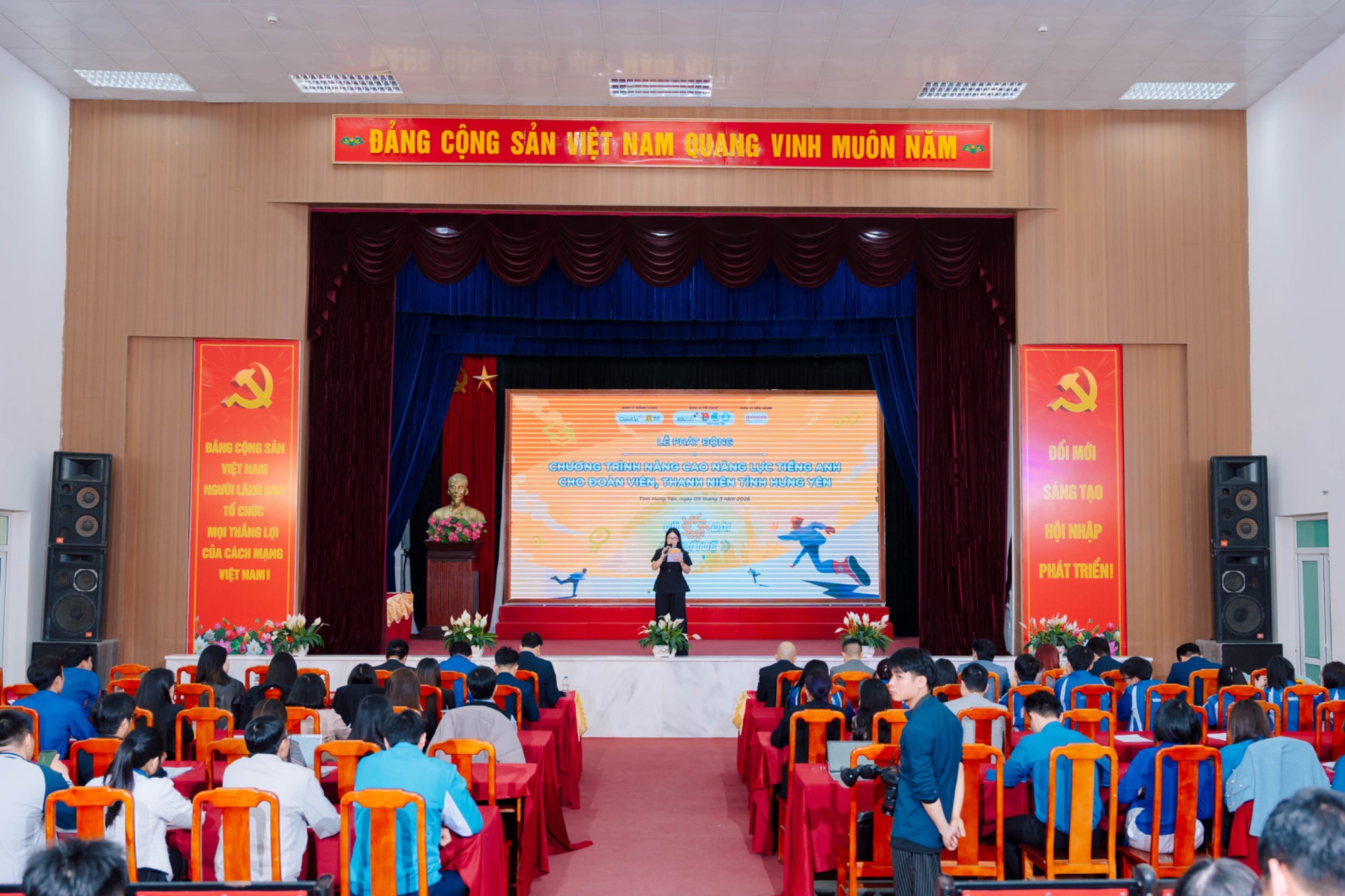 Học sinh Hưng Y&ecirc;n h&aacute;o hức với &ldquo;Vũ đ&agrave;i tr&iacute; tuệ &ndash; High School Battle&rdquo; - Ảnh 1.