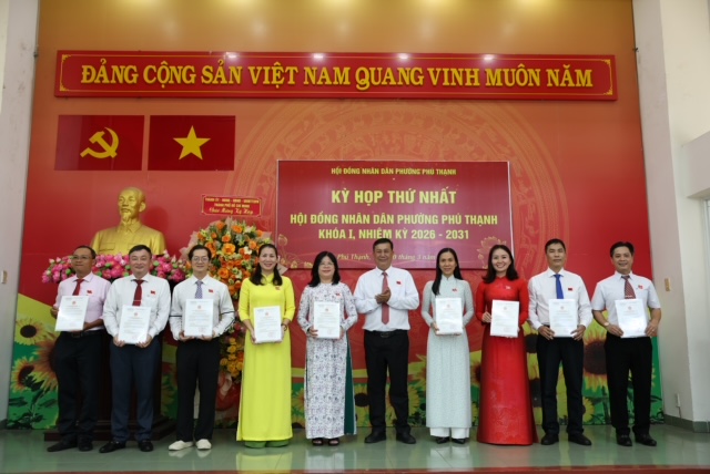 &Ocirc;ng V&otilde; C&ocirc;ng Th&agrave;nh t&aacute;i đắc cử Chủ tịch HĐND phường Ph&uacute; Thạnh với tỷ lệ t&iacute;n nhiệm tuyệt đối - Ảnh 2.