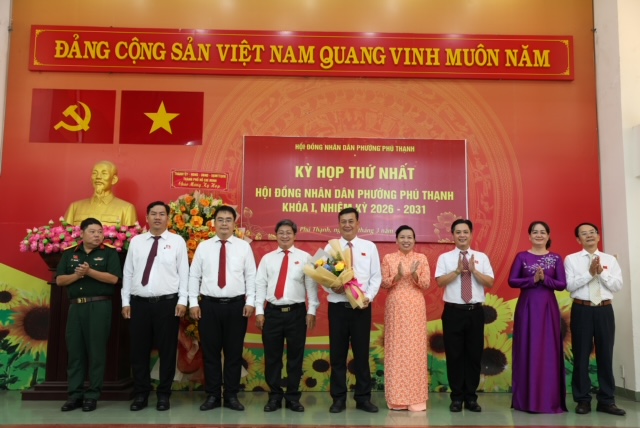 &Ocirc;ng V&otilde; C&ocirc;ng Th&agrave;nh t&aacute;i đắc cử Chủ tịch HĐND phường Ph&uacute; Thạnh với tỷ lệ t&iacute;n nhiệm tuyệt đối - Ảnh 4.