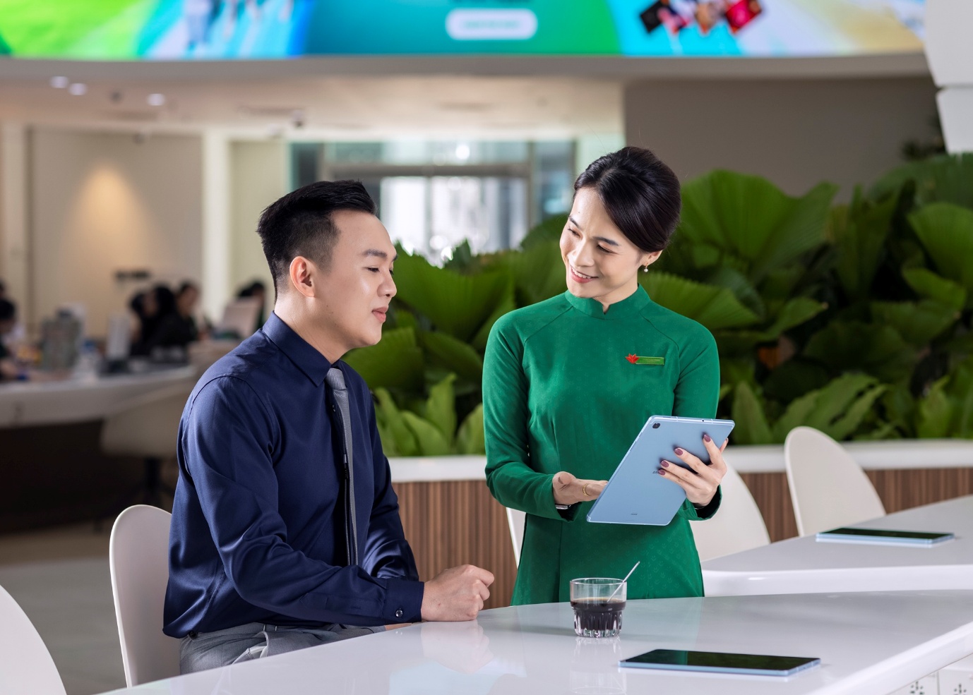 VPBank được vinh danh Tổ chức ph&aacute;t h&agrave;nh t&agrave;i ch&iacute;nh bền vững tốt nhất Việt Nam - Ảnh 2.