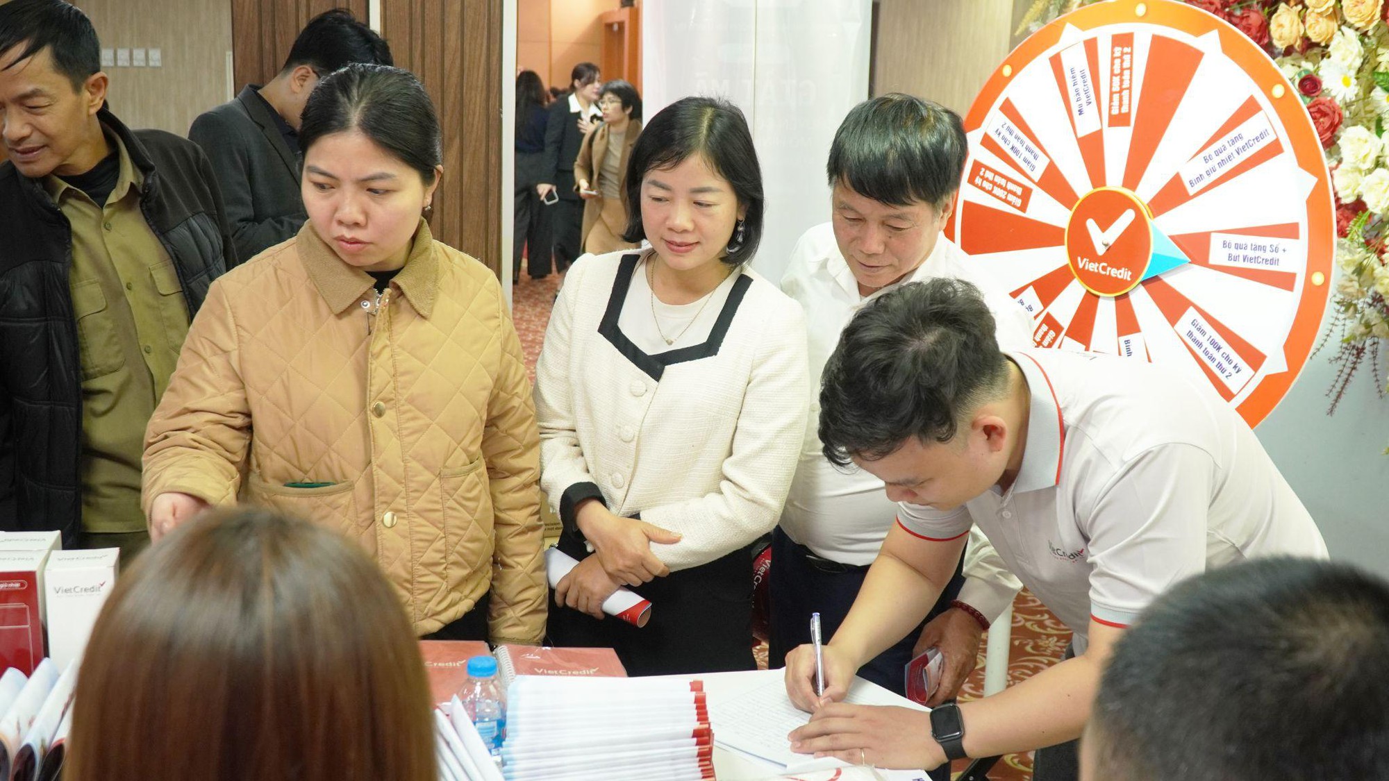 VietCredit hợp t&aacute;c với FAST gi&uacute;p doanh nghiệp tiếp cận nguồn vốn kinh doanh - Ảnh 1.