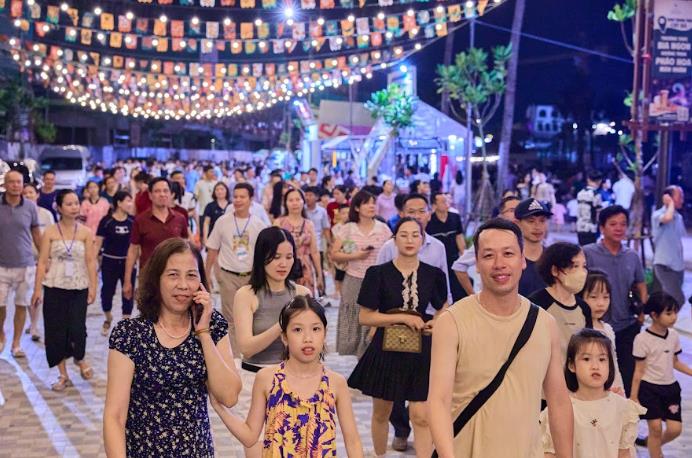 Nghỉ d&agrave;i ng&agrave;y từ Giỗ Tổ H&ugrave;ng Vương, nhiều du kh&aacute;ch l&ecirc;n kế hoạch đến &ldquo;đảo trải nghiệm&rdquo; n&agrave;y - Ảnh 4.