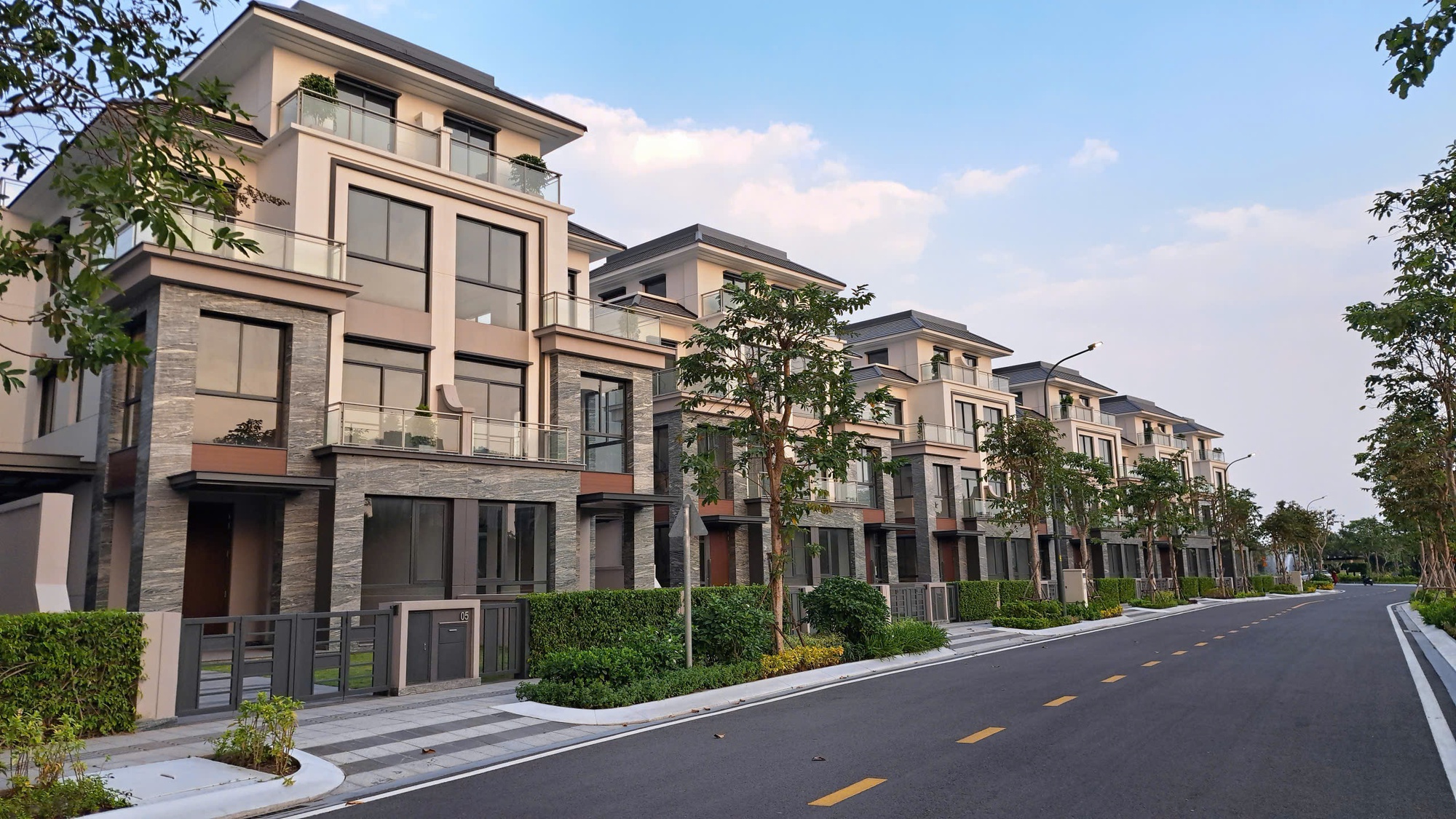 Biệt thự ven s&ocirc;ng cận kề trung t&acirc;m TP.HCM: Nguồn cung khan hiếm, cơ hội kh&ocirc;ng d&agrave;nh cho số đ&ocirc;ng - Ảnh 4.