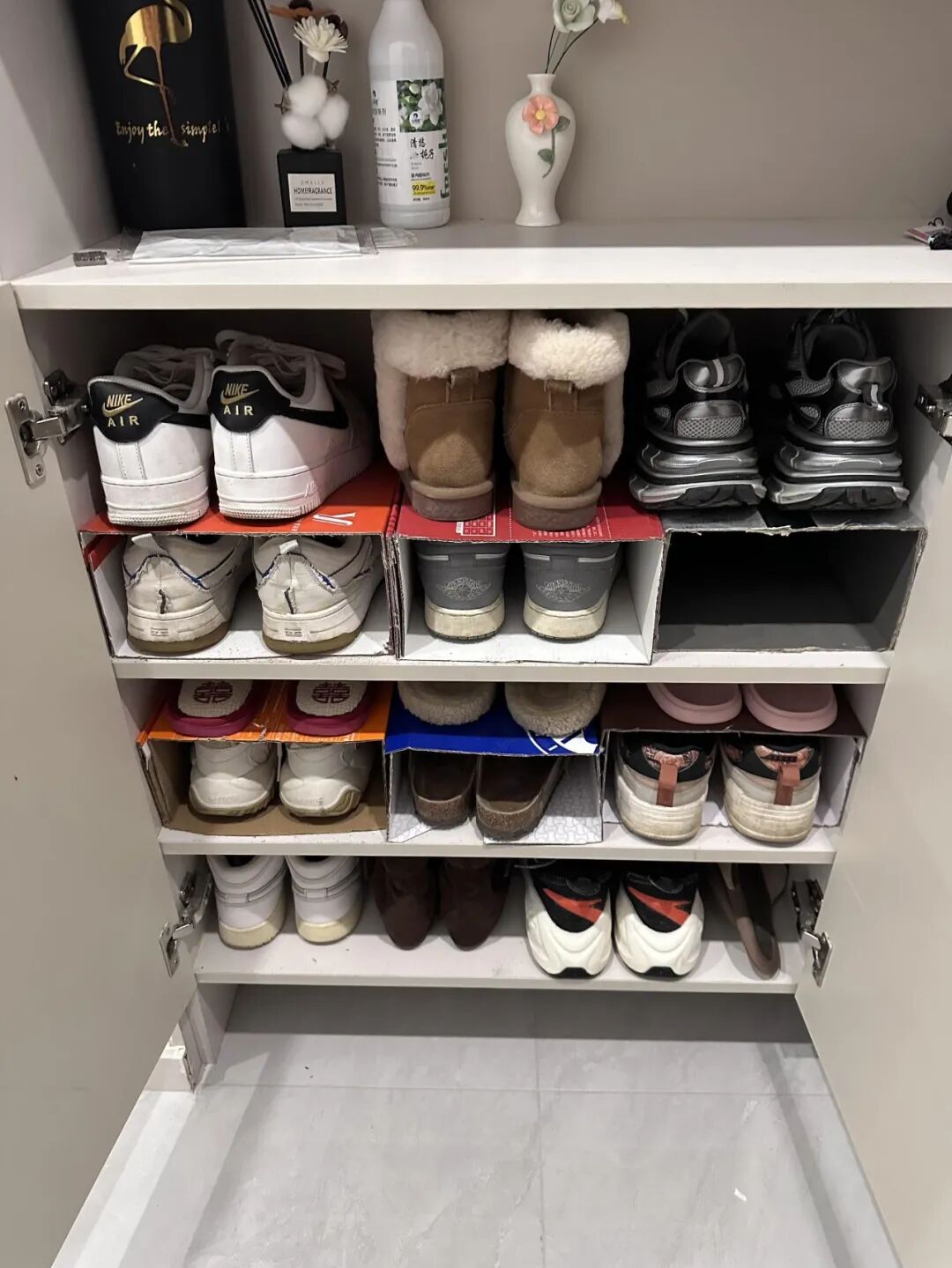 Kh&ocirc;ng cần mua hộp đựng đắt tiền: Người phụ nữ trung ni&ecirc;n n&agrave;y chỉ giữ lại bao b&igrave; gốc m&agrave; nh&agrave; vẫn gọn bất ngờ - Ảnh 4.