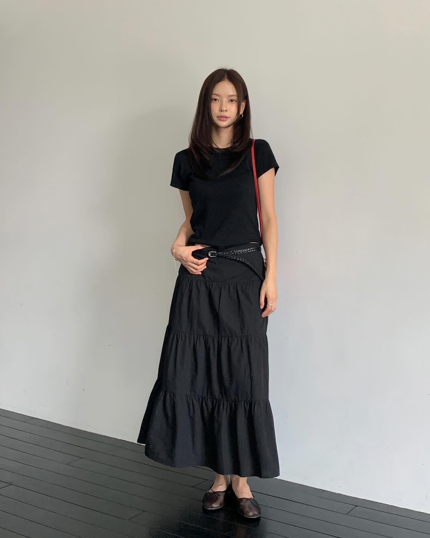 Ch&acirc;n v&aacute;y su&ocirc;ng m&ugrave;a h&egrave; qu&aacute; đẹp, c&oacute; &iacute;t nhất 4 c&ocirc;ng thức để chị em biến h&oacute;a s&agrave;nh điệu mọi l&uacute;c mọi nơi- Ảnh 11.