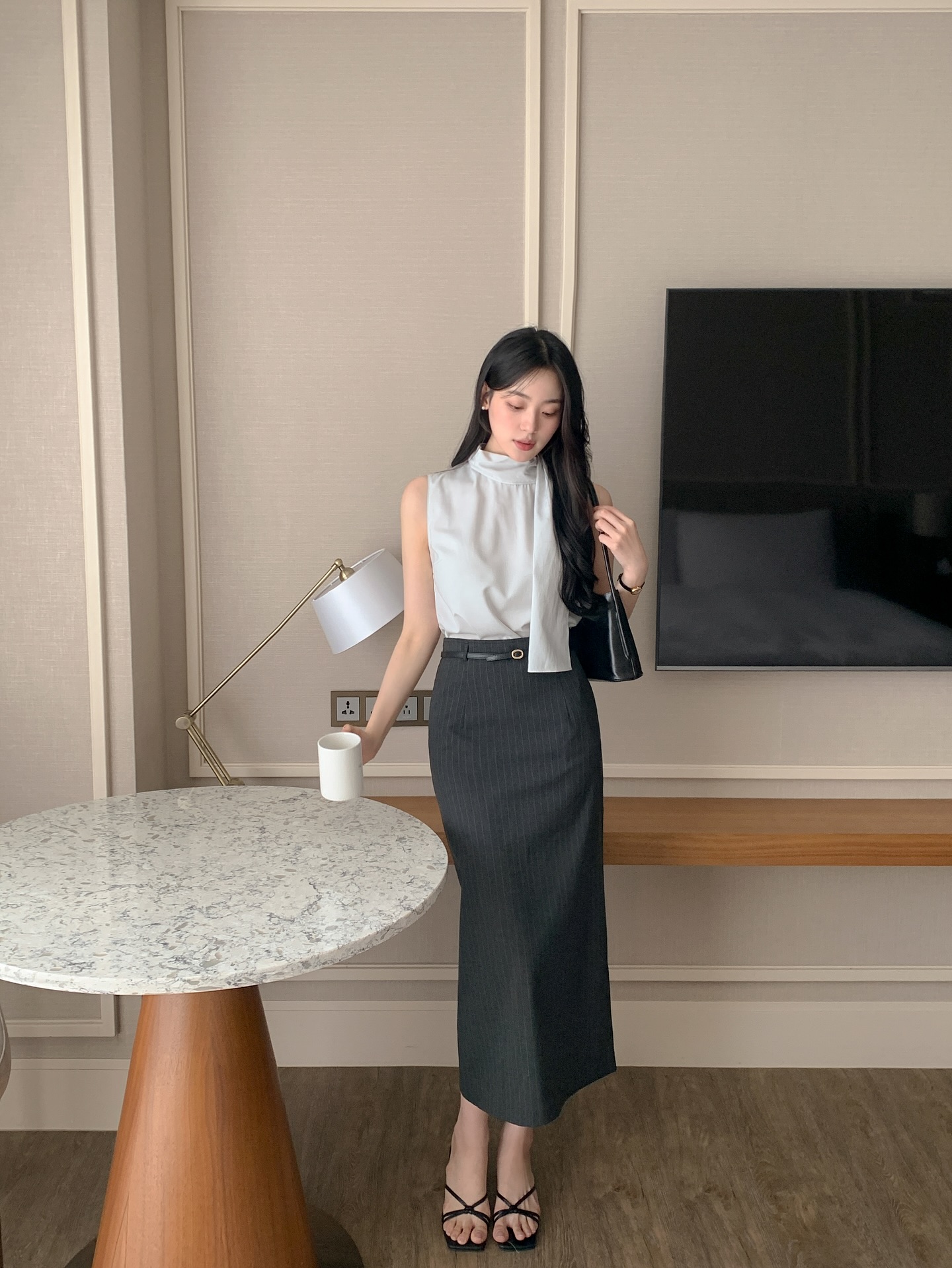 Ch&acirc;n v&aacute;y su&ocirc;ng m&ugrave;a h&egrave; qu&aacute; đẹp, c&oacute; &iacute;t nhất 4 c&ocirc;ng thức để chị em biến h&oacute;a s&agrave;nh điệu mọi l&uacute;c mọi nơi- Ảnh 6.