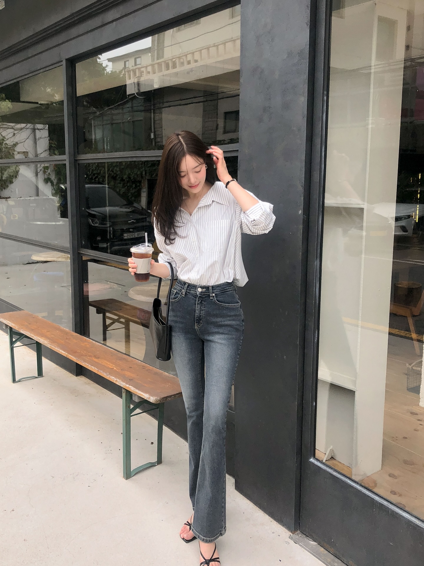 3 kiểu quần jeans cho người có chiều cao khiêm tốn, đi giày cao gót hay không thì chân vẫn dài- Ảnh 5. 3 kiểu quần jeans cho người có chiều cao khiêm tốn, đi giày cao gót hay không thì chân vẫn dài- Ảnh 5.